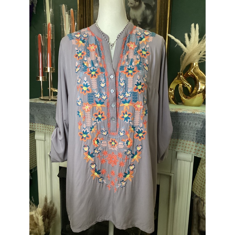 Luna Moon Womens Gray Embroidered Floral‎ Tunic Blouse Roll Tab Sleeve Medium
